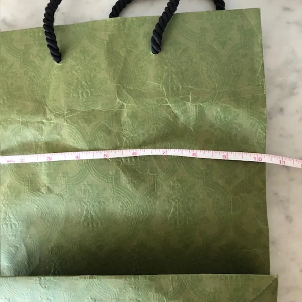 GUCCI Gift Present Set - Textured Green Logo Magnetic Box, Dust Bag & Gi…